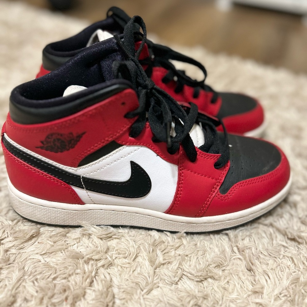 Air Jordan 1 Mid Chicago Black Toe 4.5Y